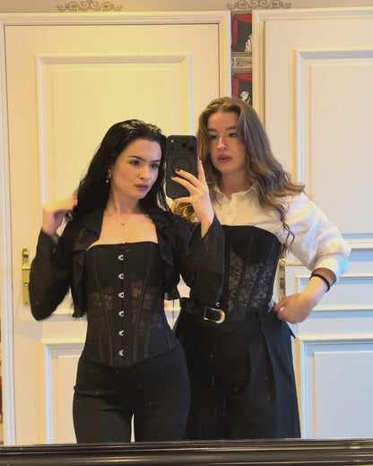 Lace Corset. Spitzenkorsett.